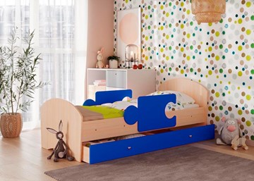 Кровать детская с ящиком и бортиками Мозайка, корпус Млечный дуб/фасад Синий (щиты) в Старом Осколе